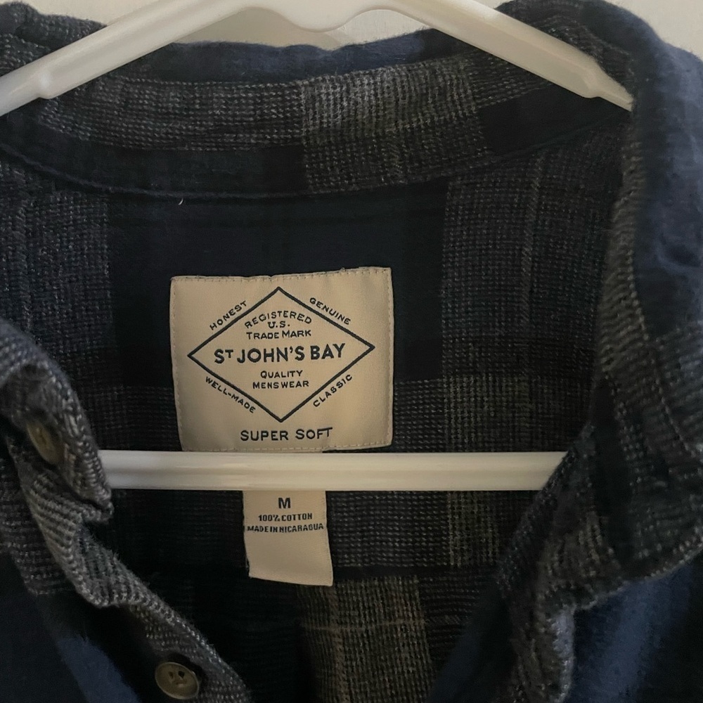 Men’s St. John's Bay Navy and Charcoal Plaid Shirt in size medium - Picture 3 of 4